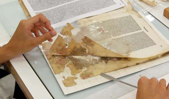 Asómate al Departamento de Conservación y Restauración de la La Biblioteca Histórica